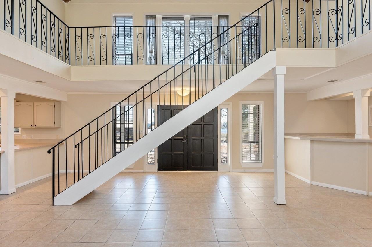 770 Lakeview Dr - Photo 7 of 32