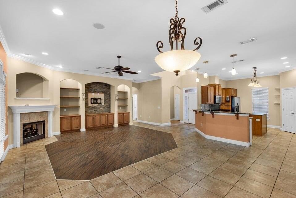 325 Greenwood Way - Photo 6 of 39