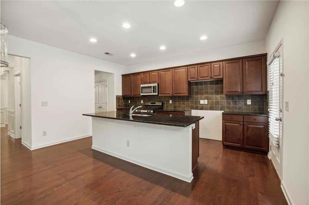 4950 Hazelwood Dr - Photo 6 of 27