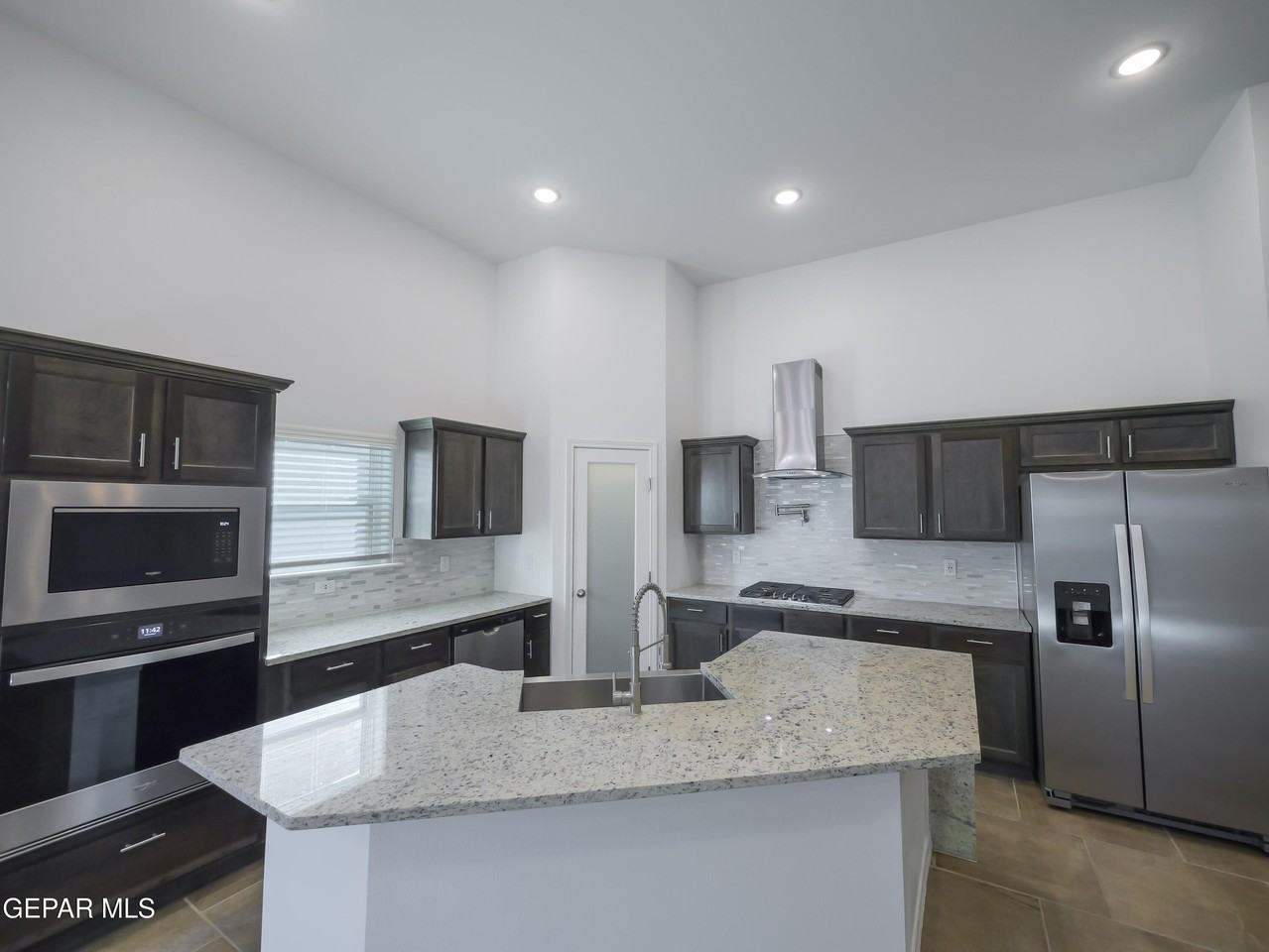 913 Ada Ln - Photo 6 of 12