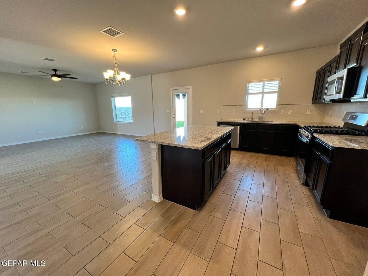 12253 Desert Sea Ct - Photo 5 of 20