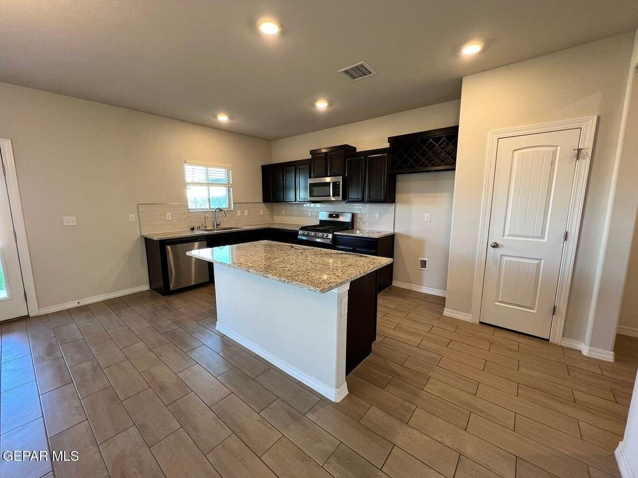 12253 Desert Sea Ct - Photo 6 of 20