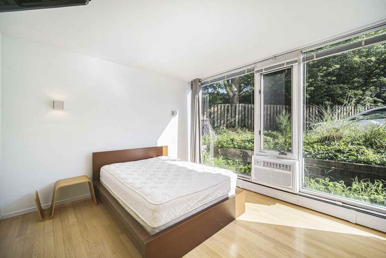 1531 Packard St #6 - Photo 6 of 17