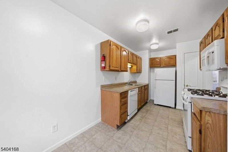 4 Deer Hill Ct - Photo 4 of 33