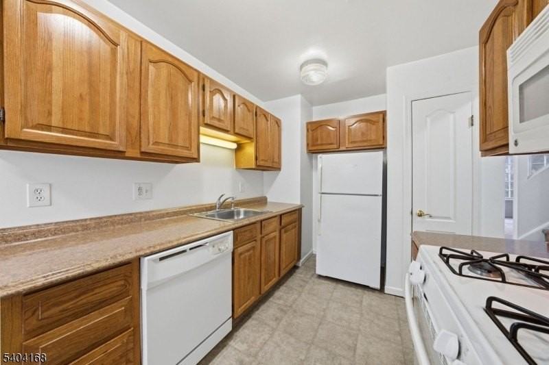 4 Deer Hill Ct - Photo 6 of 33