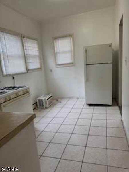 1131 Main St - Photo 5 of 10