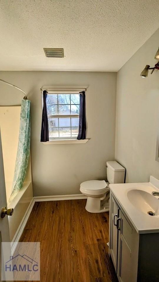 215 Gordon St - Photo 4 of 9