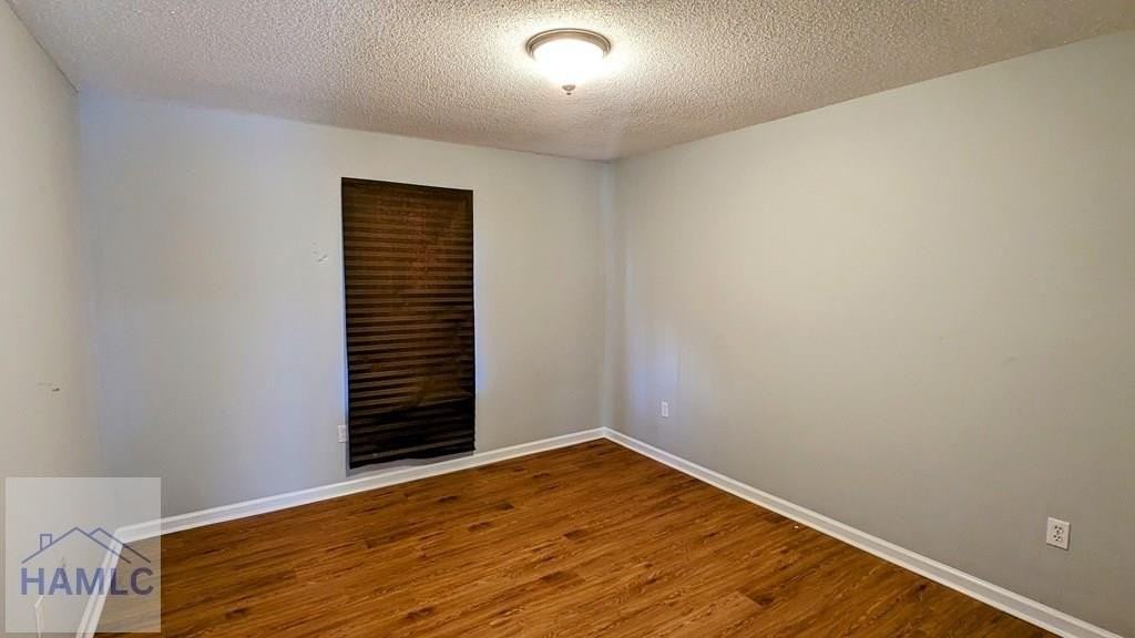 215 Gordon St - Photo 5 of 9