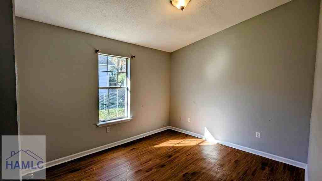 215 Gordon St - Photo 7 of 9