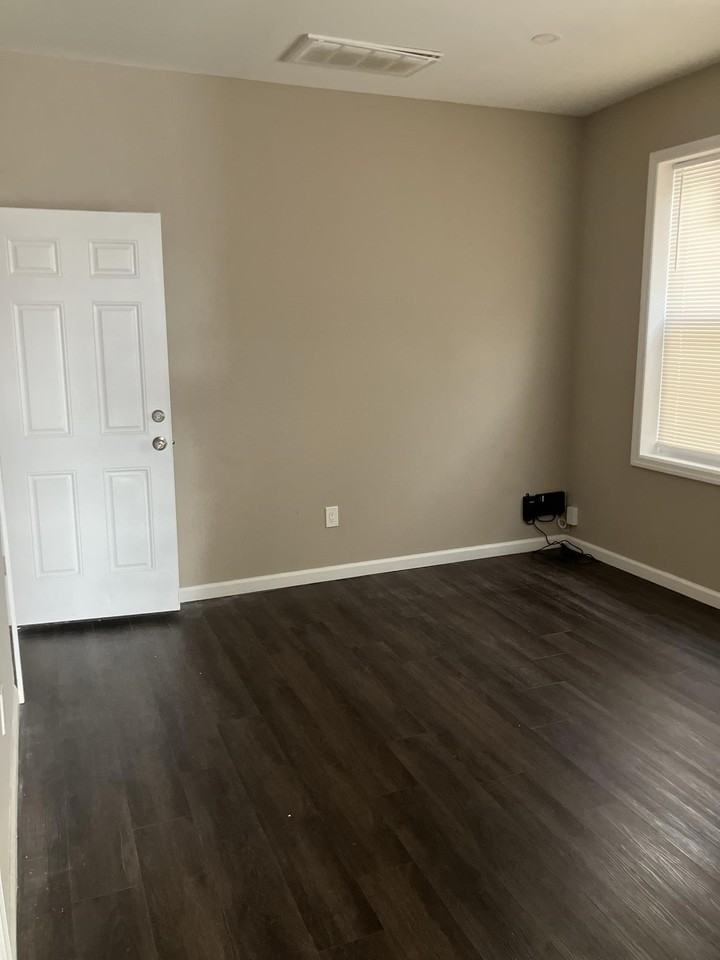 124 W 27th St #2 - Photo 2 of 11