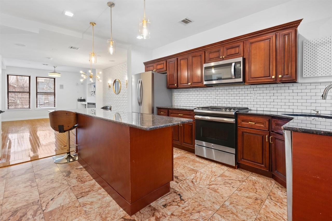 42 Union St #2 - Photo 3 of 24