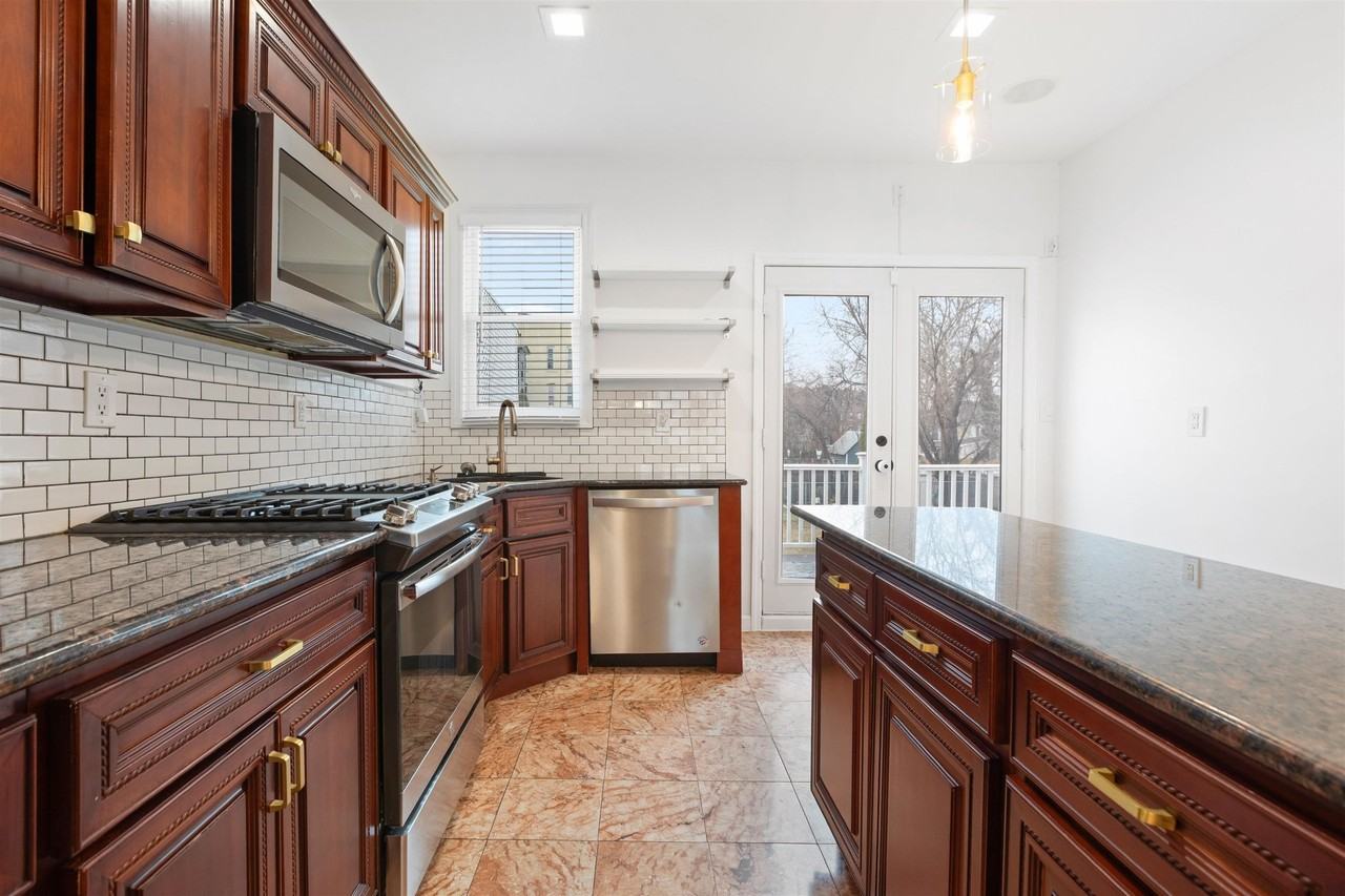 42 Union St #2 - Photo 5 of 24