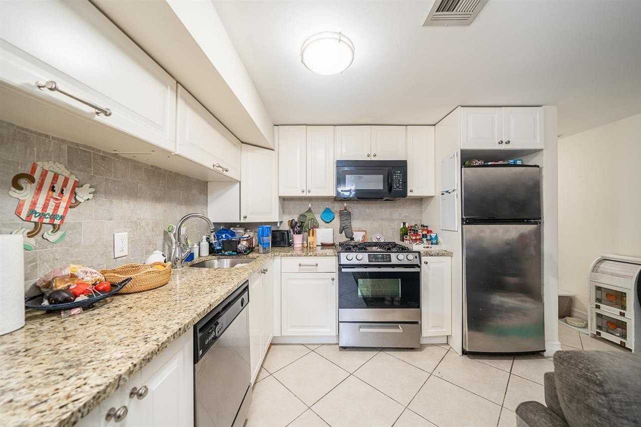 313 4th St #1 - Photo 2 of 17