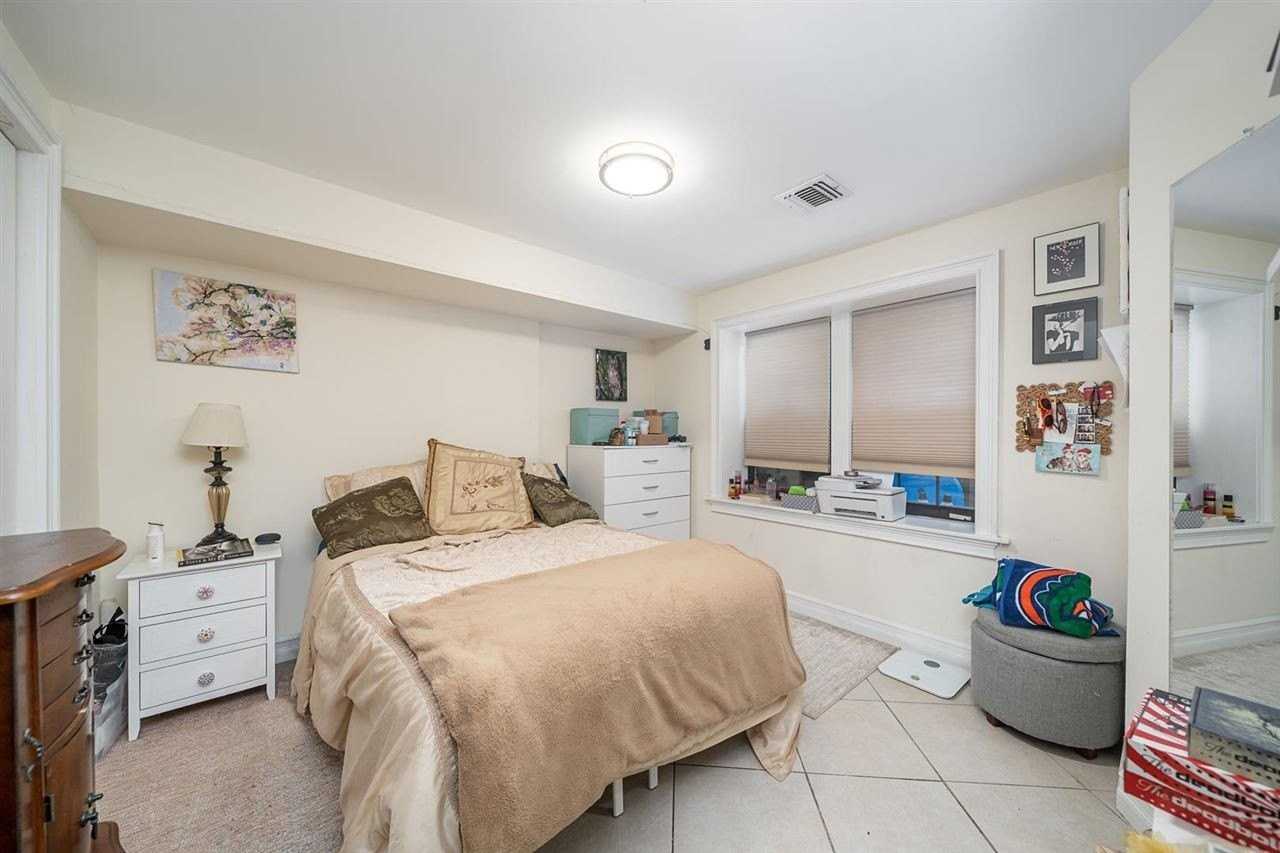 313 4th St #1 - Photo 6 of 17