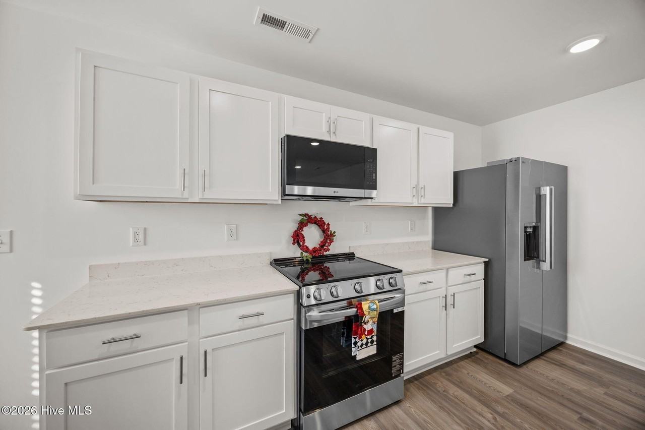 Brookville Dr #B - Photo 5 of 28