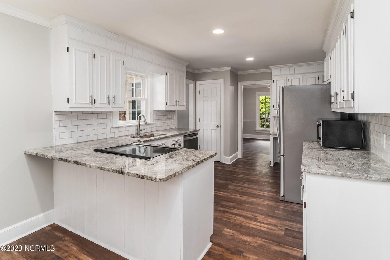 205 Cherrywood Dr - Photo 4 of 36