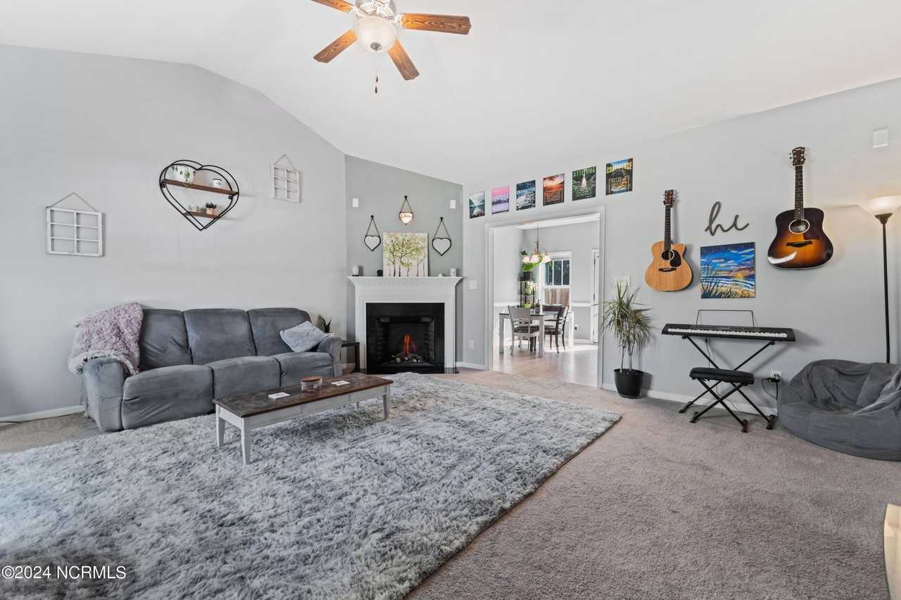 809 Lavender Ct - Photo 2 of 19