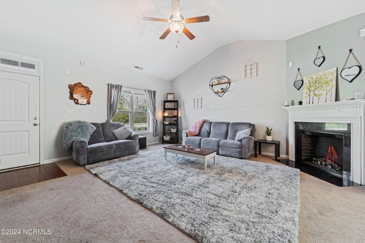 809 Lavender Ct - Photo 3 of 19