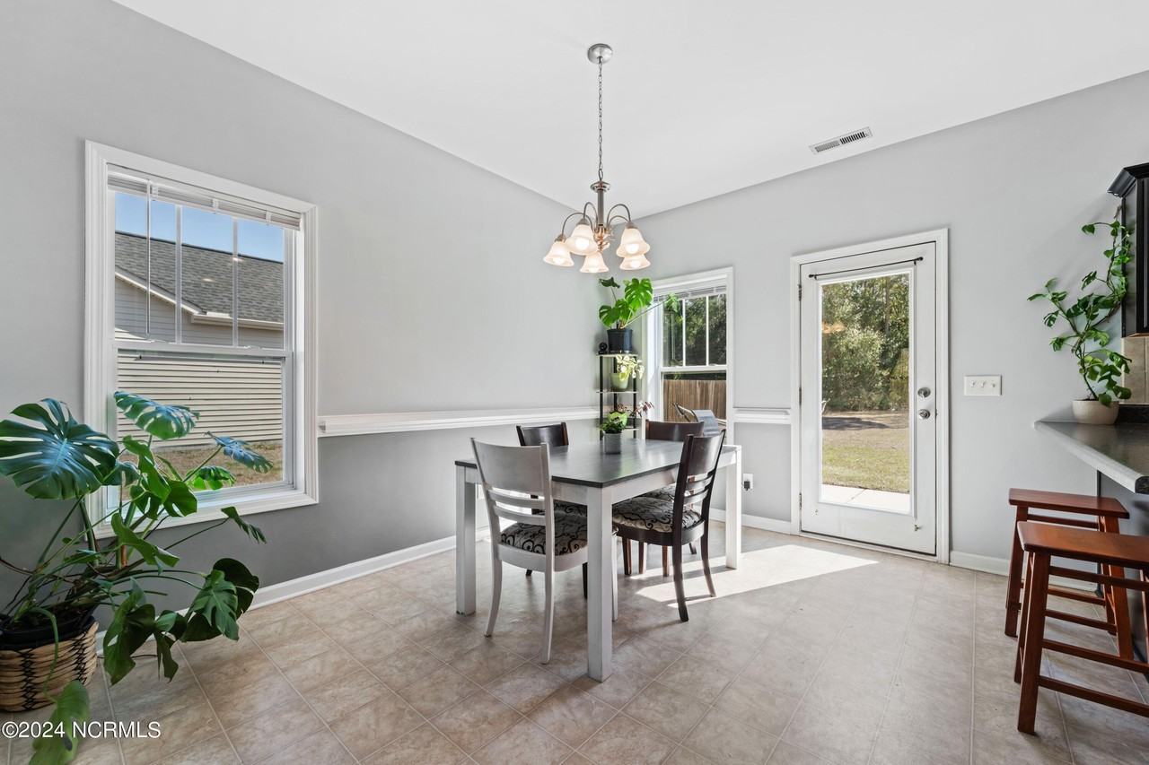 809 Lavender Ct - Photo 4 of 19