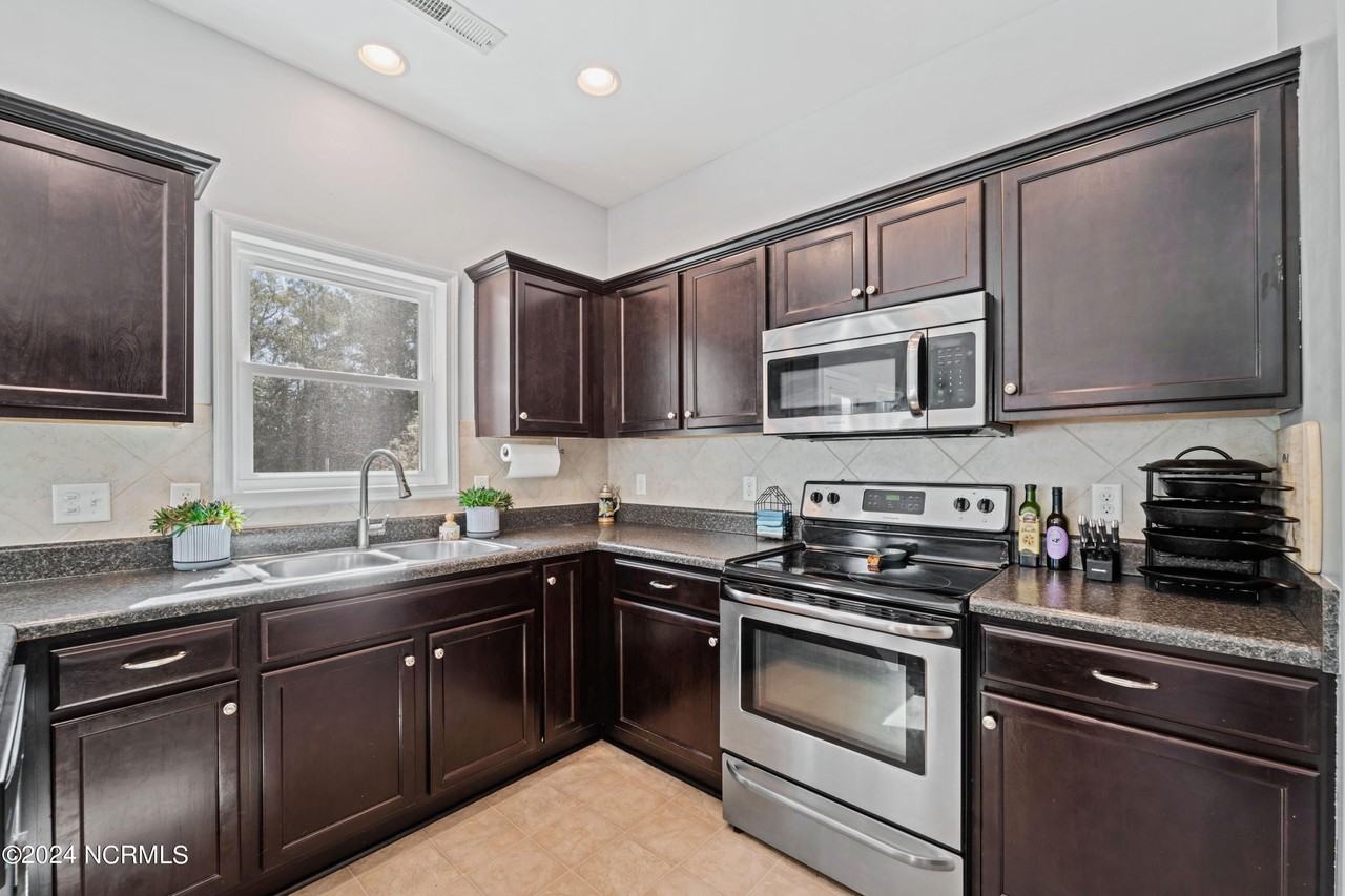 809 Lavender Ct - Photo 6 of 19