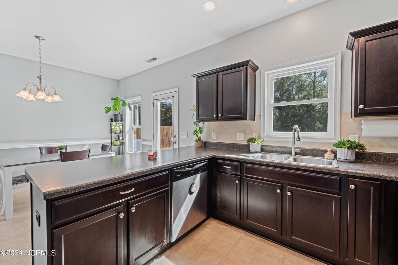 809 Lavender Ct - Photo 7 of 19