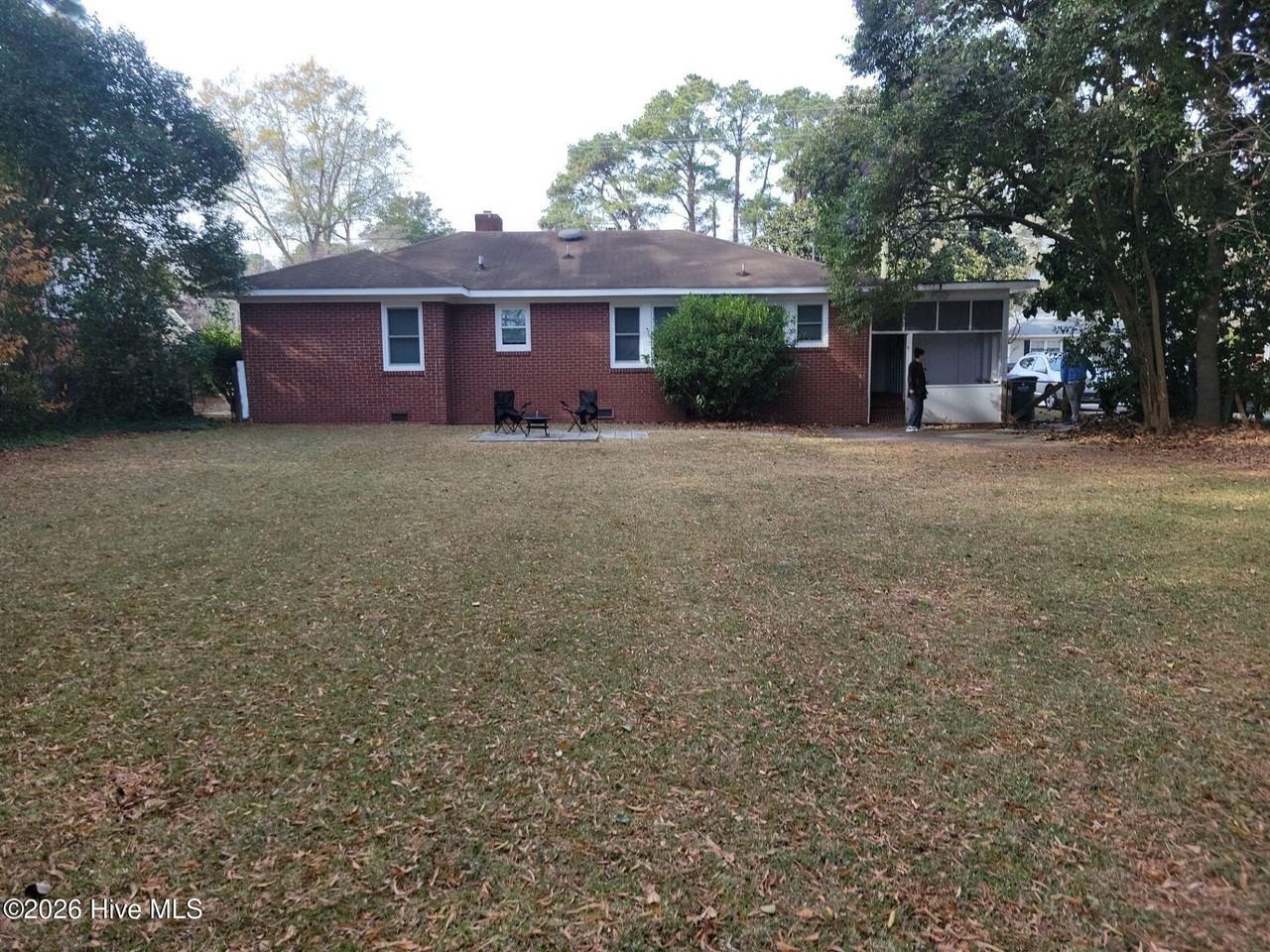 106 N Elm St - Photo 4 of 8