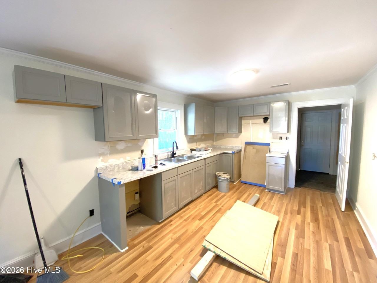 1305 W Ragsdale Rd - Photo 2 of 6