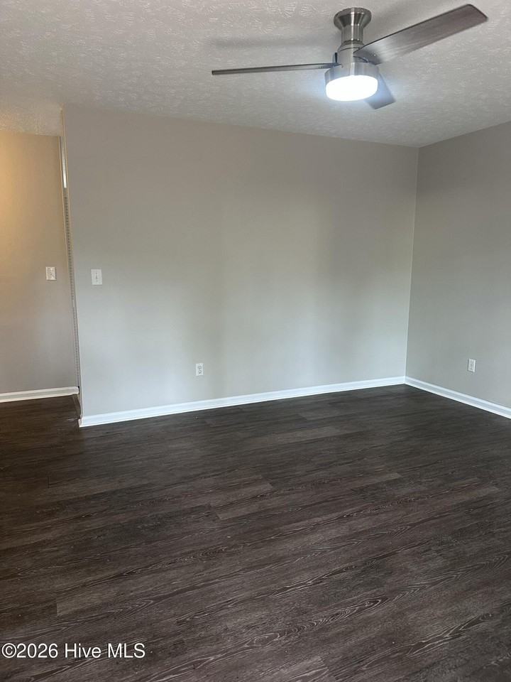 939 N Ashe St - Photo 2 of 23