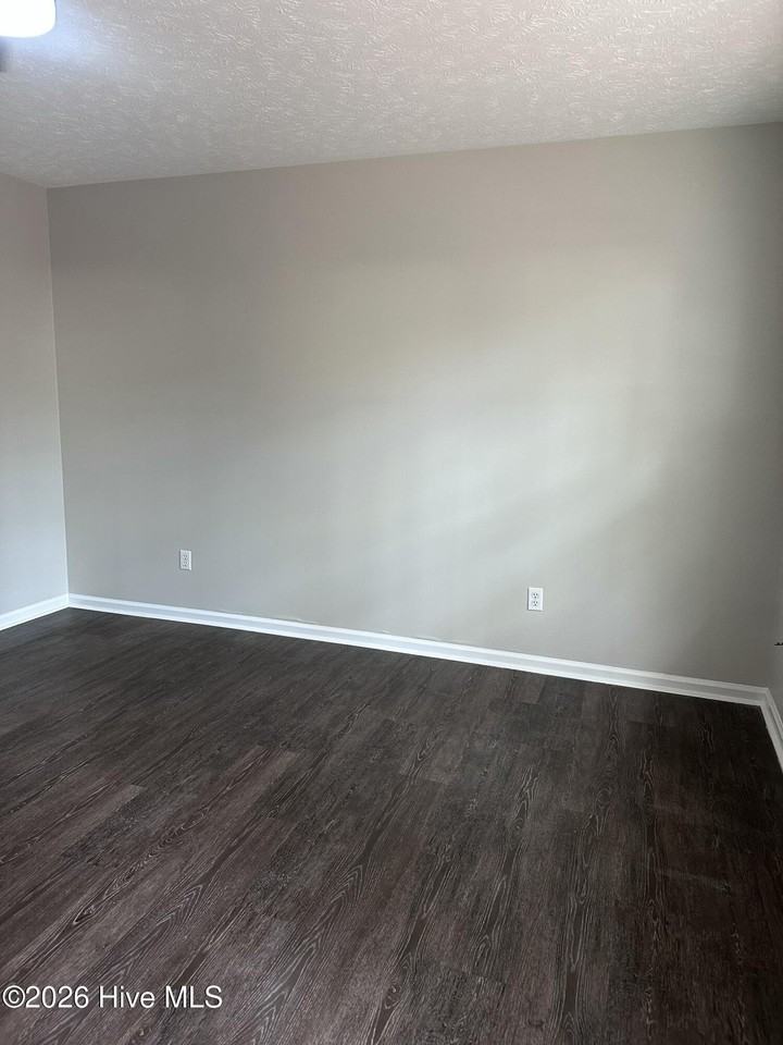 939 N Ashe St - Photo 3 of 23