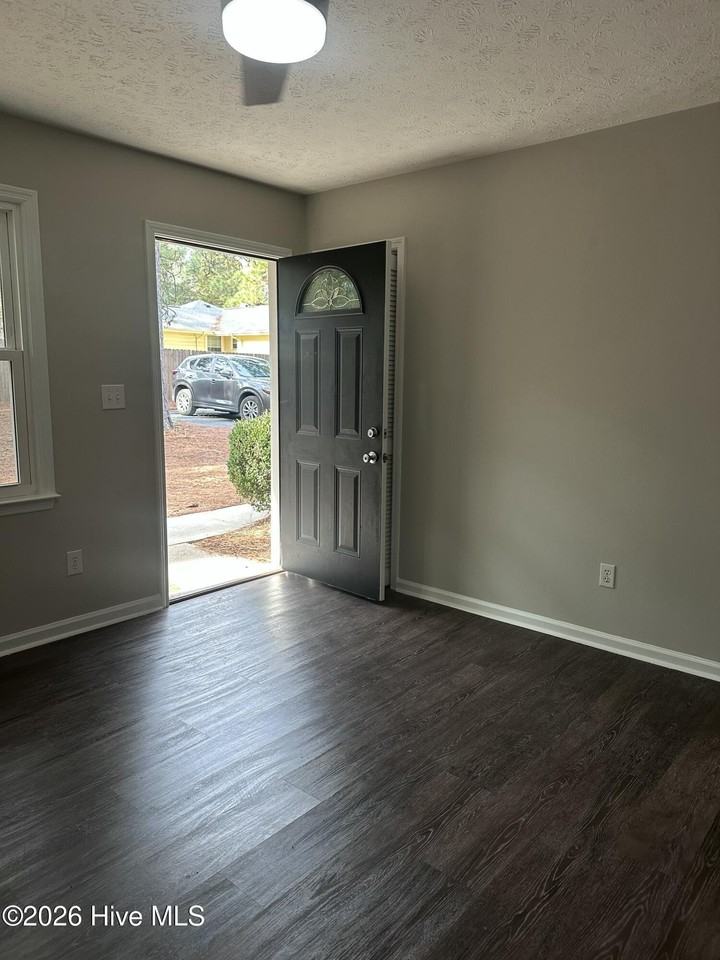 939 N Ashe St - Photo 5 of 23