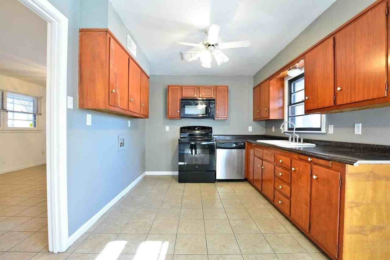 4819 44th St - Photo 7 of 17