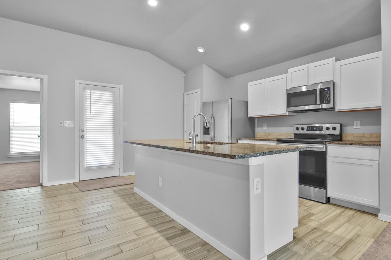 7526 104th St - Photo 6 of 28