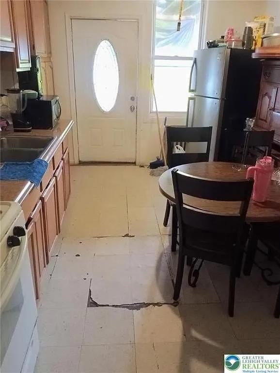 406 N 2nd St - Photo 3 of 11