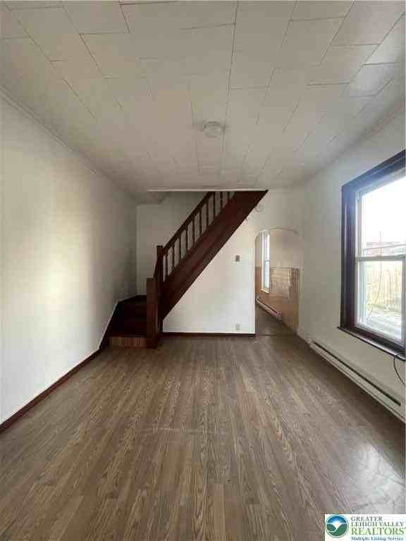 638 Park St - Photo 3 of 11