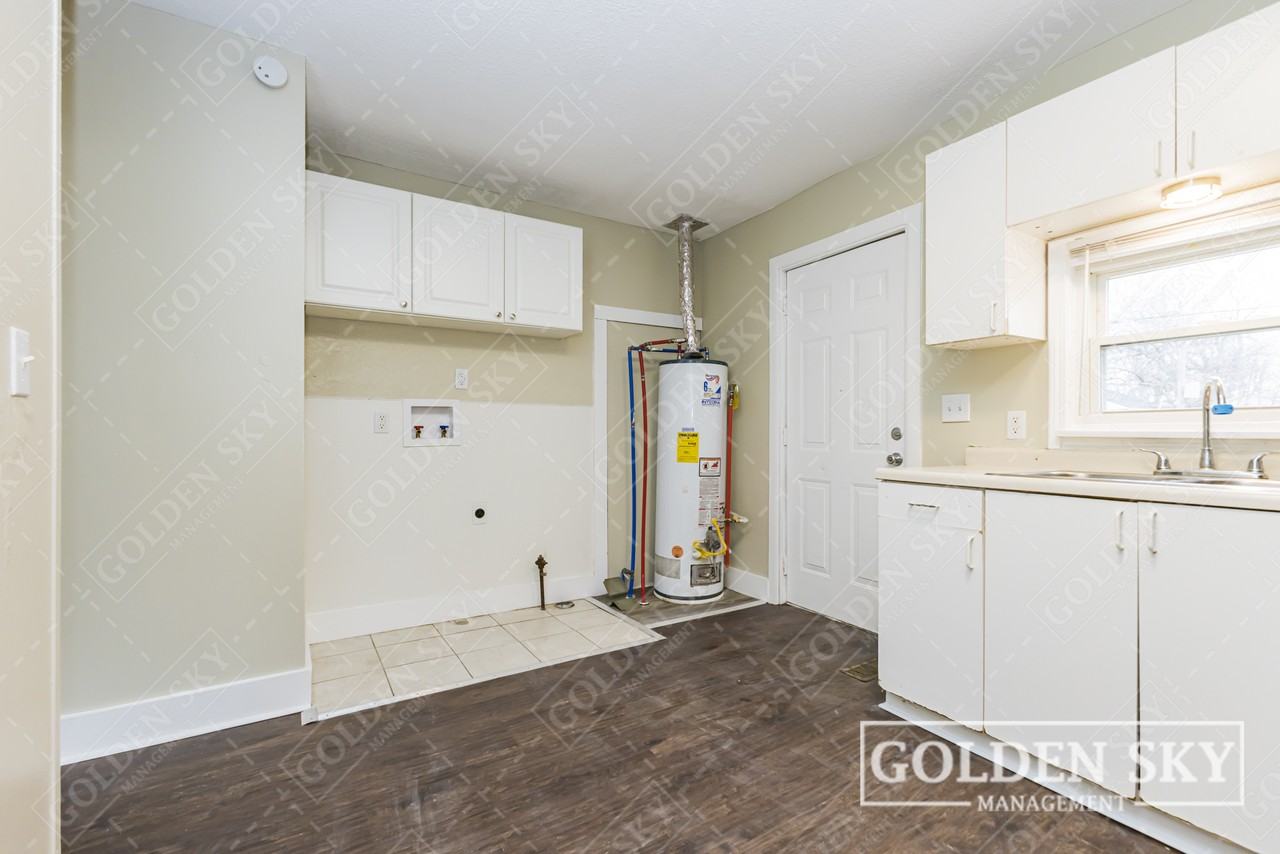 628 W Memorial Dr #1 - Photo 5 of 11