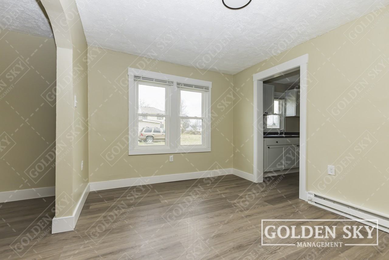 1421 W 14th St #1 - Photo 5 of 12