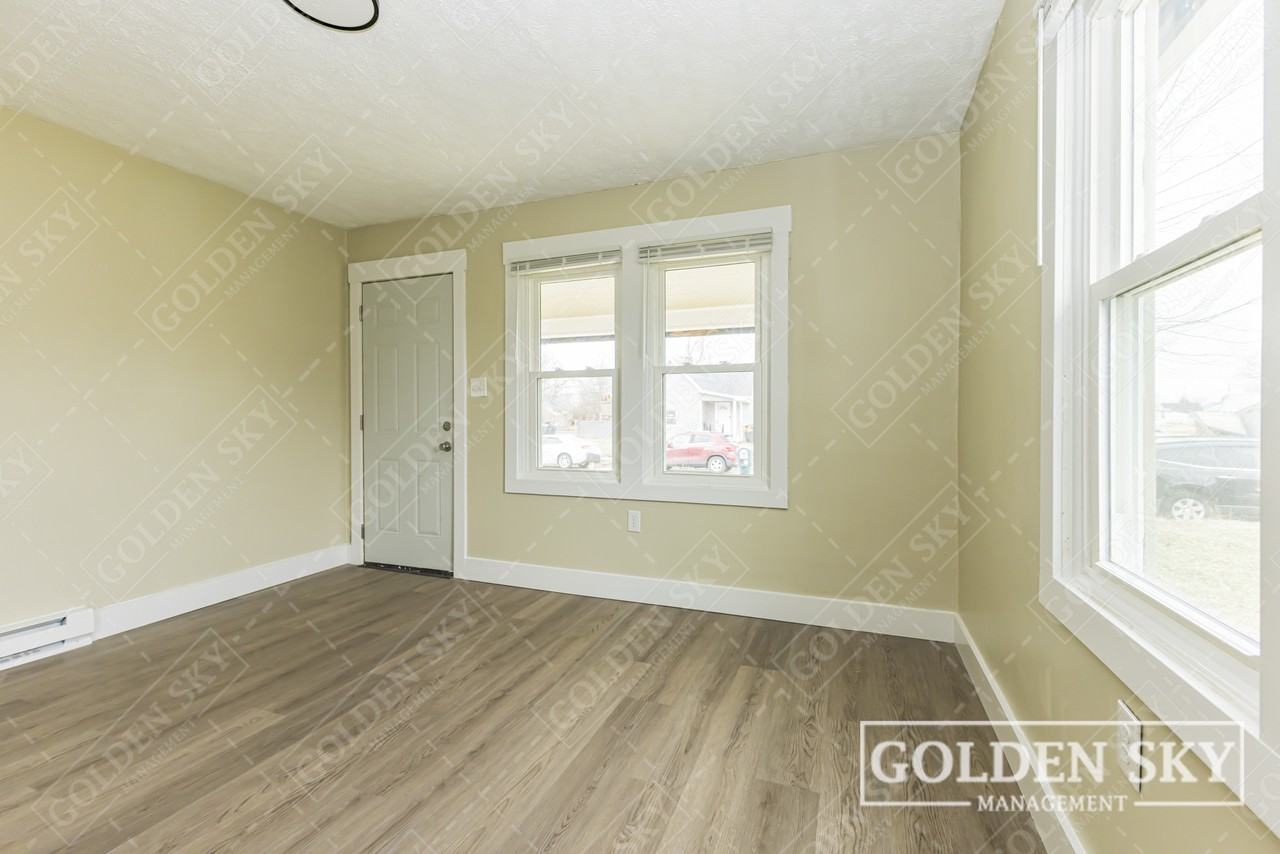 1421 W 14th St #1 - Photo 6 of 12