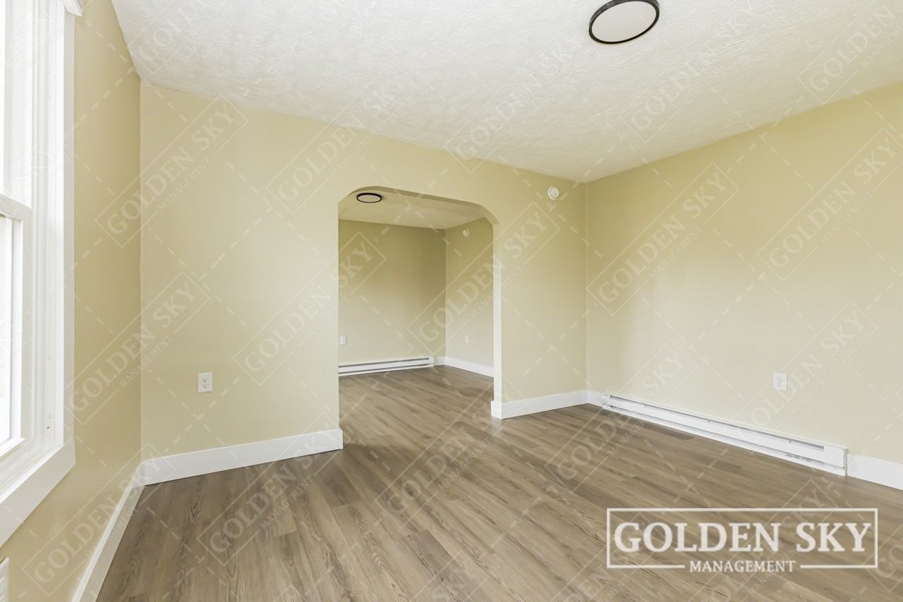 1421 W 14th St #1 - Photo 7 of 12