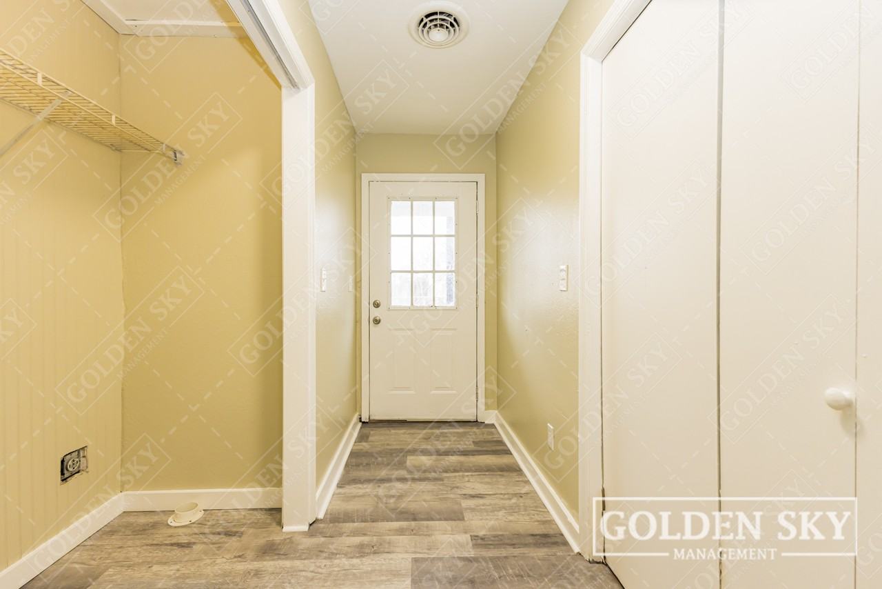 2109 S Hoyt Ave #1 - Photo 2 of 15