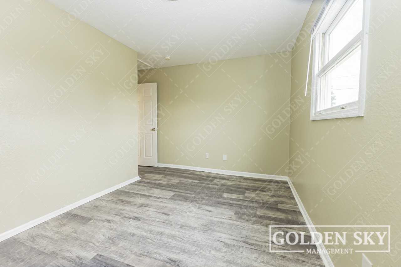 2109 S Hoyt Ave #1 - Photo 3 of 15