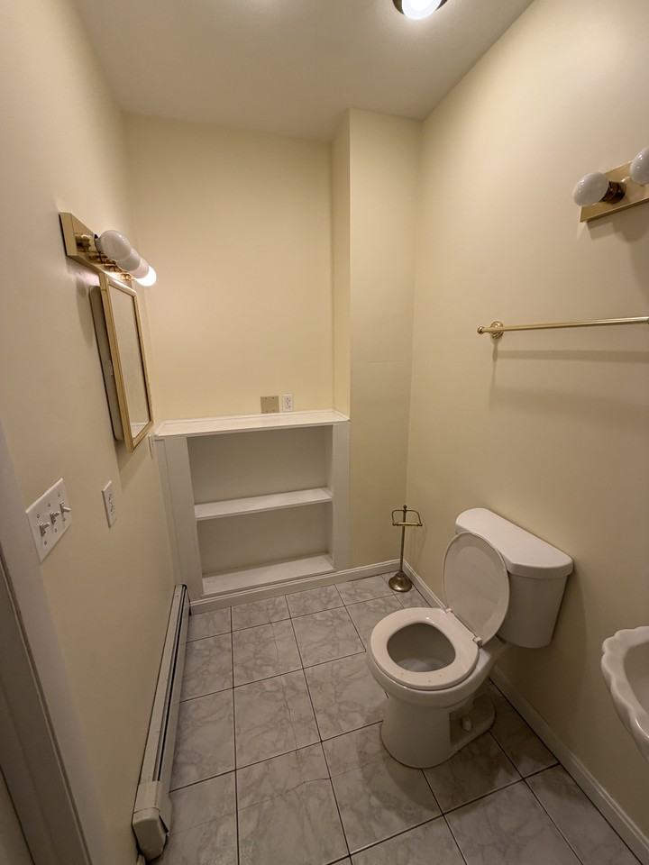 215 Lexington St #3 - Photo 7 of 20