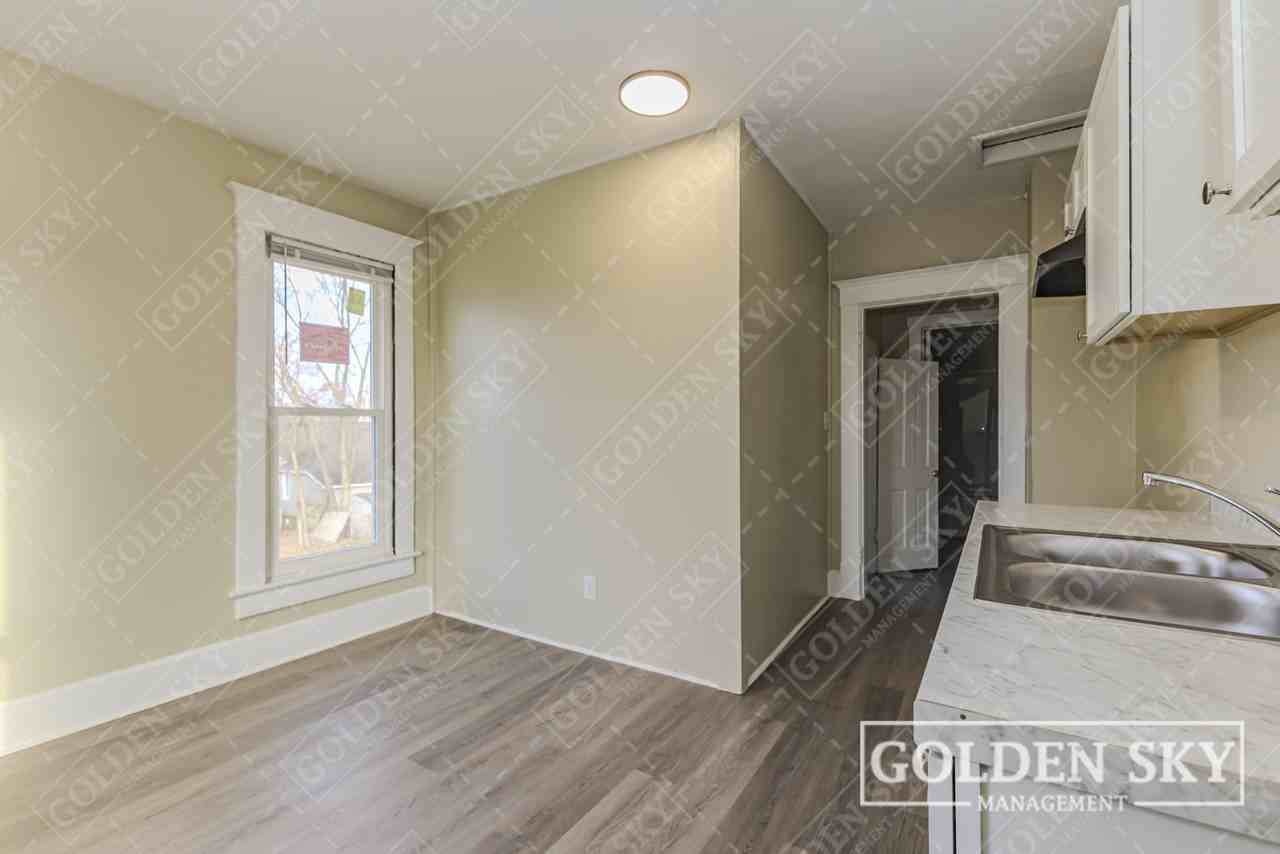 646 North Mulberry Street - 2Unit 2 #2 - Photo 2 of 10