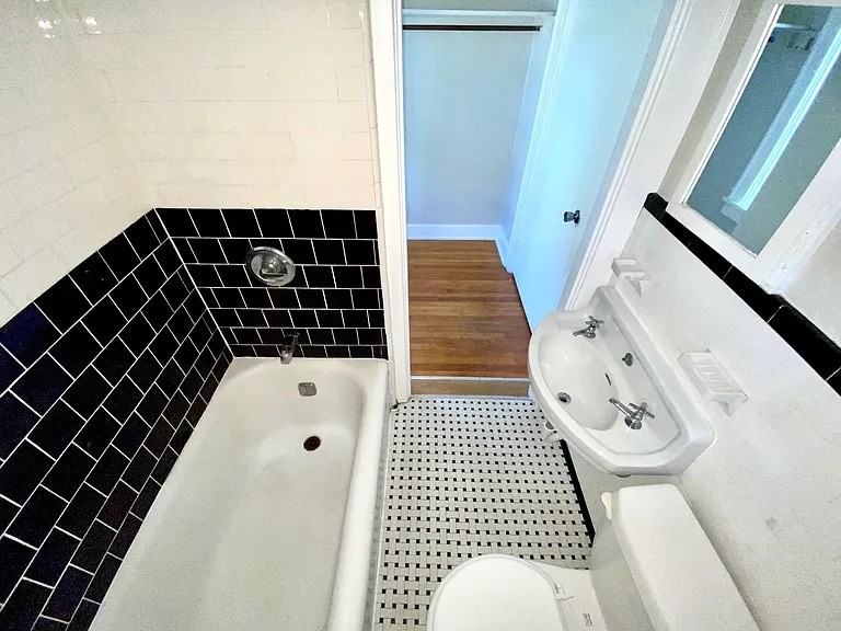 32 SHADY DRIVE WESTAPT 6 #6 - Photo 6 of 7