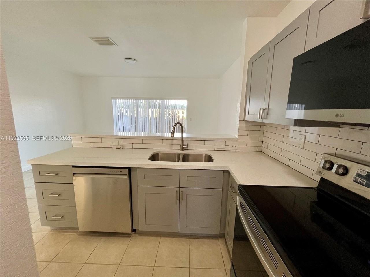 1550 Ne 33rd Ave #106-8 - Photo 6 of 40