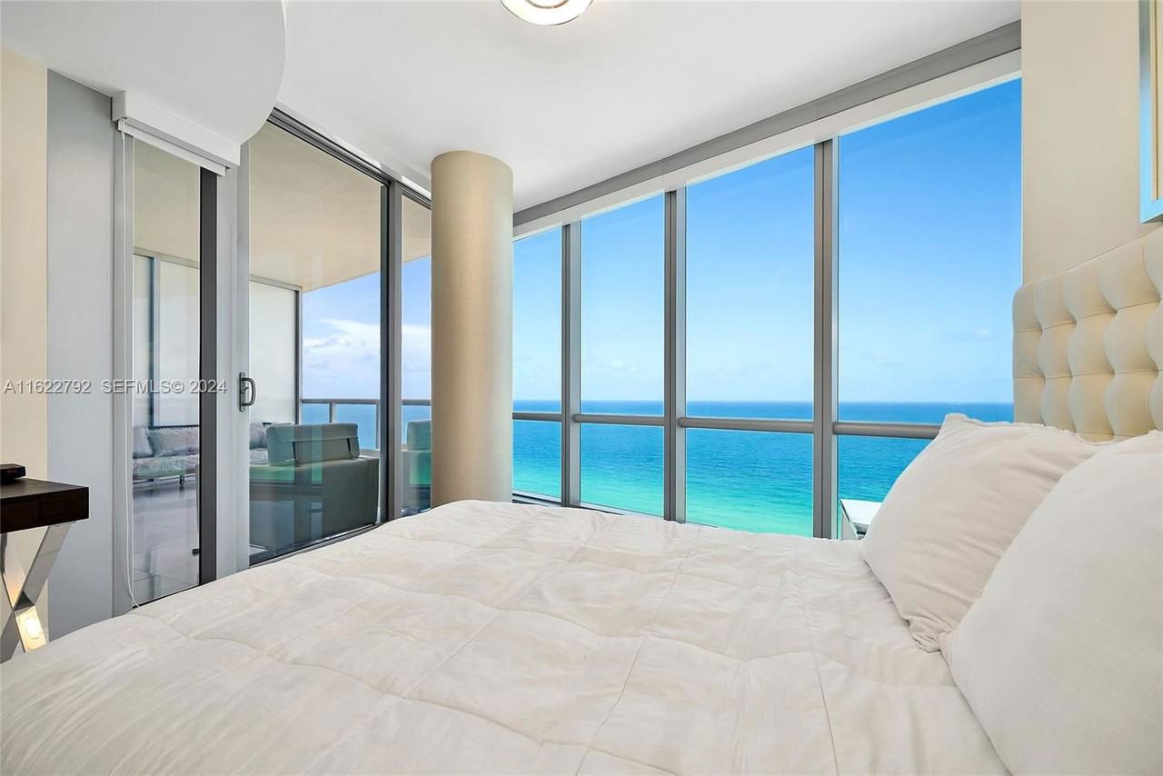 17121 Collins Ave #2106 - Photo 4 of 8