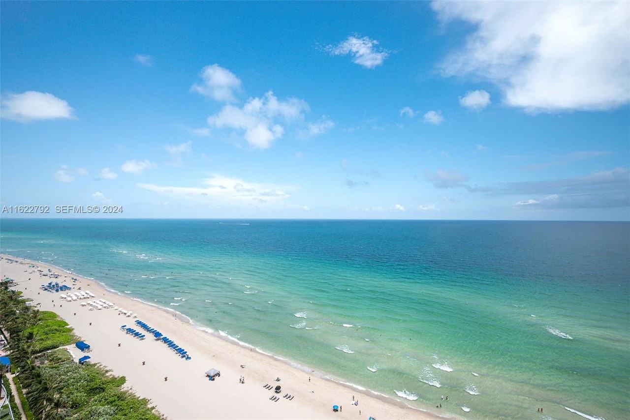 17121 Collins Ave #2106 - Photo 5 of 8