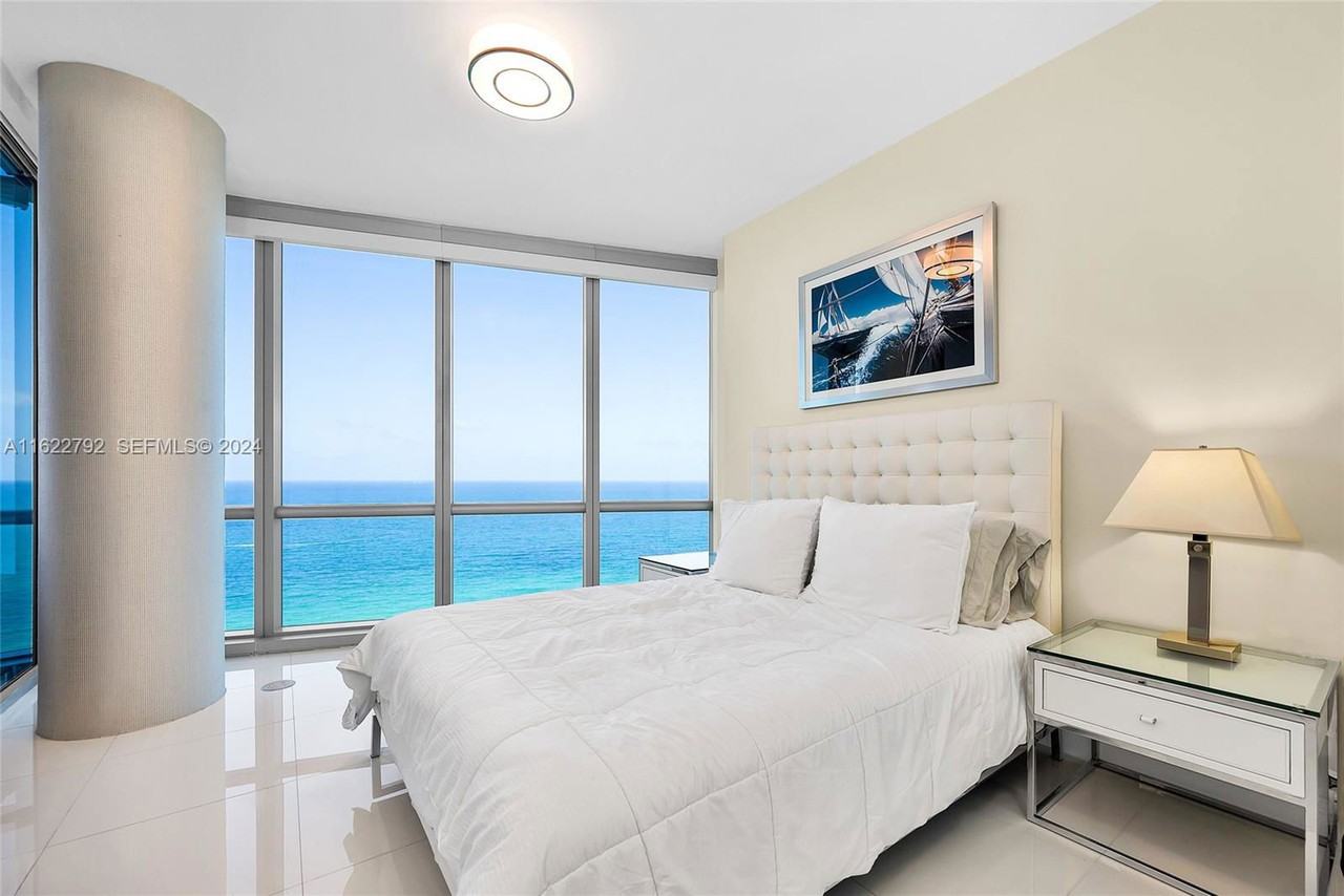 17121 Collins Ave #2106 - Photo 6 of 8