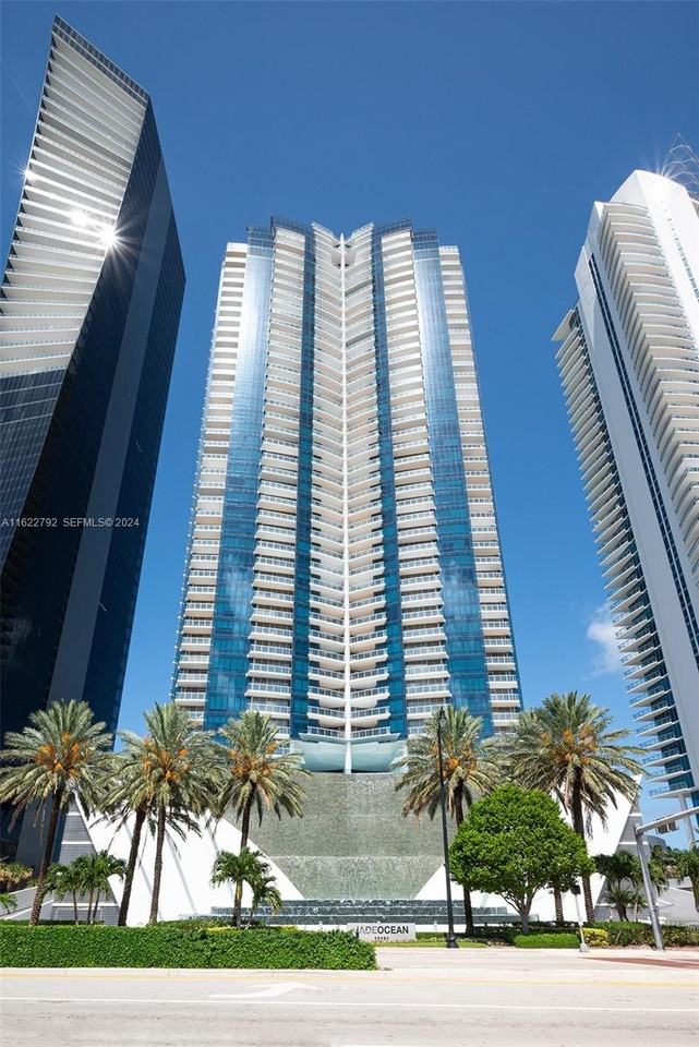17121 Collins Ave #2106 - Photo 7 of 8