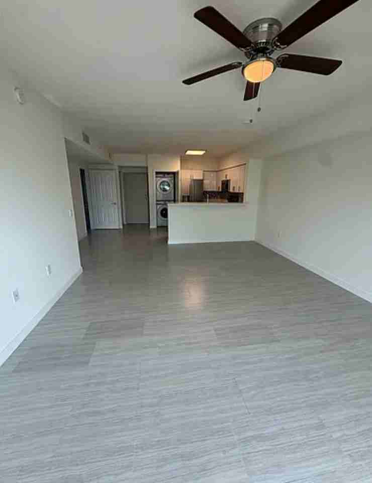 445 Ne 39th St #205 - Photo 2 of 8