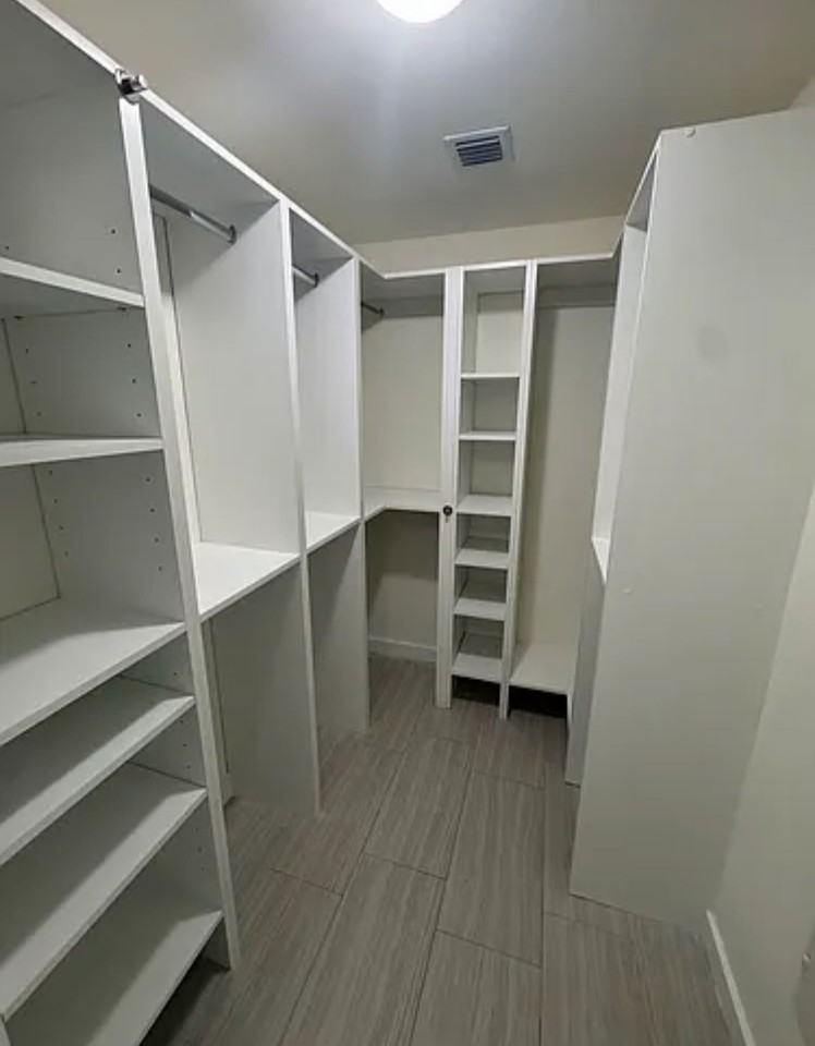 445 Ne 39th St #205 - Photo 6 of 8